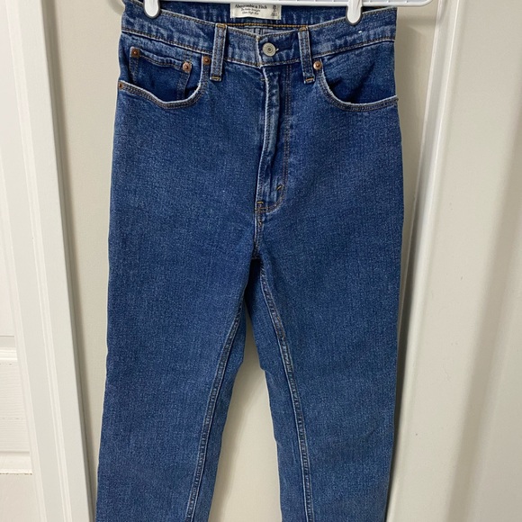 Abercrombie Ultra High Rise Straight Ankle Pant - Picture 4 of 5